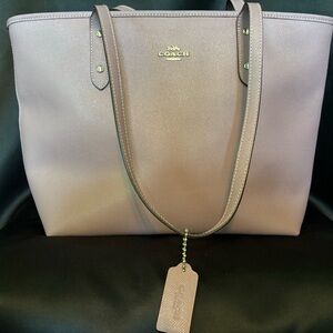 Light purple Coach Tote bag. Excellent condition